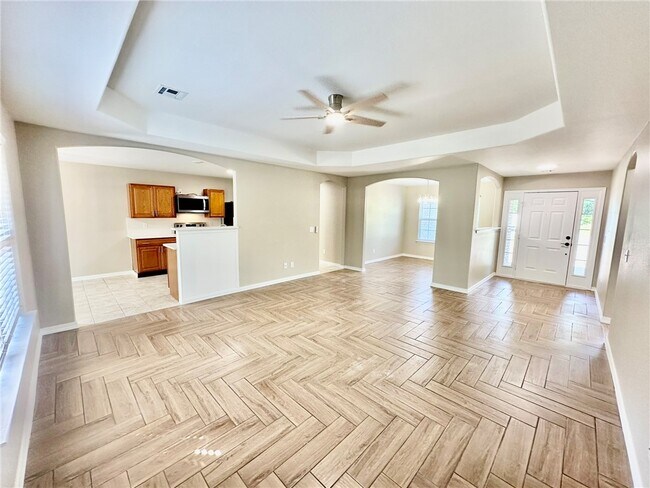 Building Photo - 6 Roessler Ln