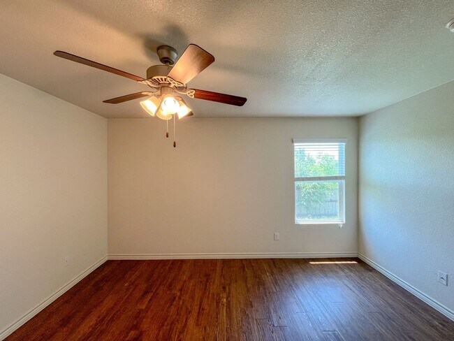 Building Photo - 1517 Justin Lp