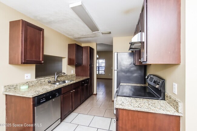 Building Photo - 1616 Clover Cir
