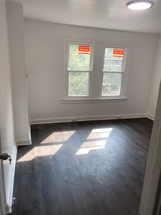 Building Photo - 156 Chesterfield Rd