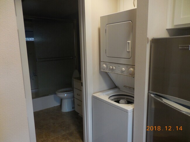 Building Photo - Executive One Bedroom Apartment