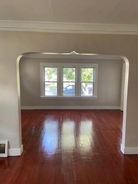 Building Photo - 7532 Jefferson Ave