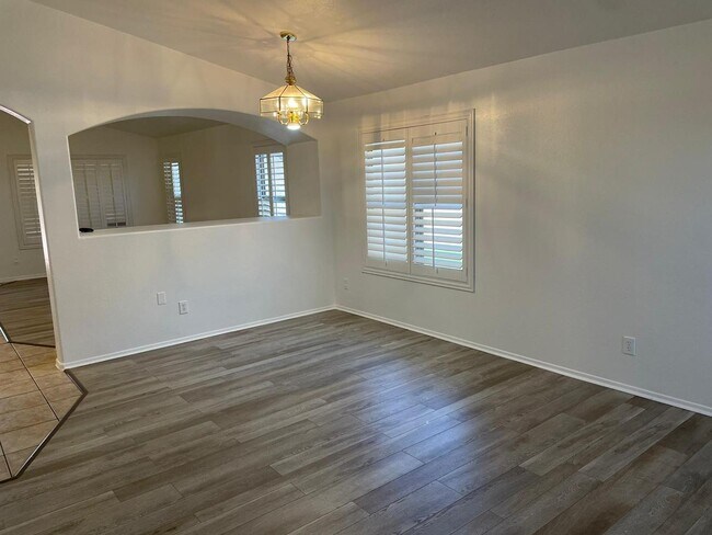 Building Photo - 2460 E Whitten St