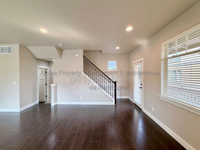 Building Photo - 14353 SW Burlwood Ln