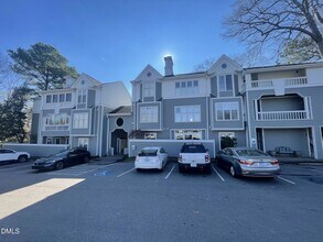 Building Photo - 720 Bishops Park Dr