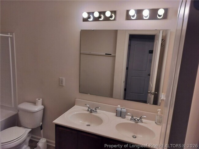 Building Photo - 405 Holman St