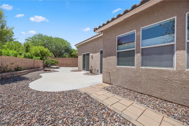 Building Photo - 10381 Pilot Mountain Ct