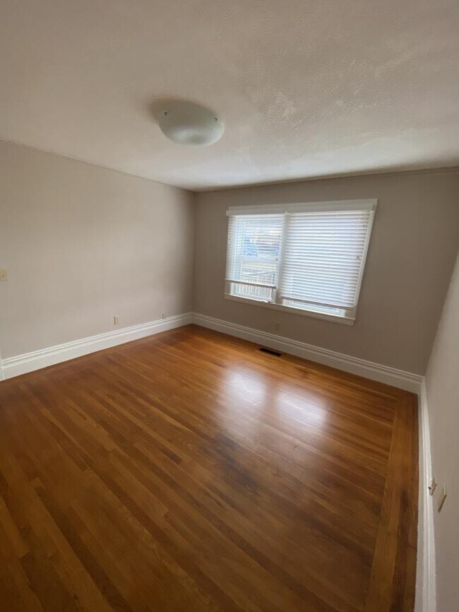 Building Photo - 4 bedroom in Daly City CA 94015