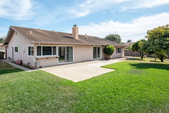 Building Photo - Spacious 4bd/2bth Home Available Now!