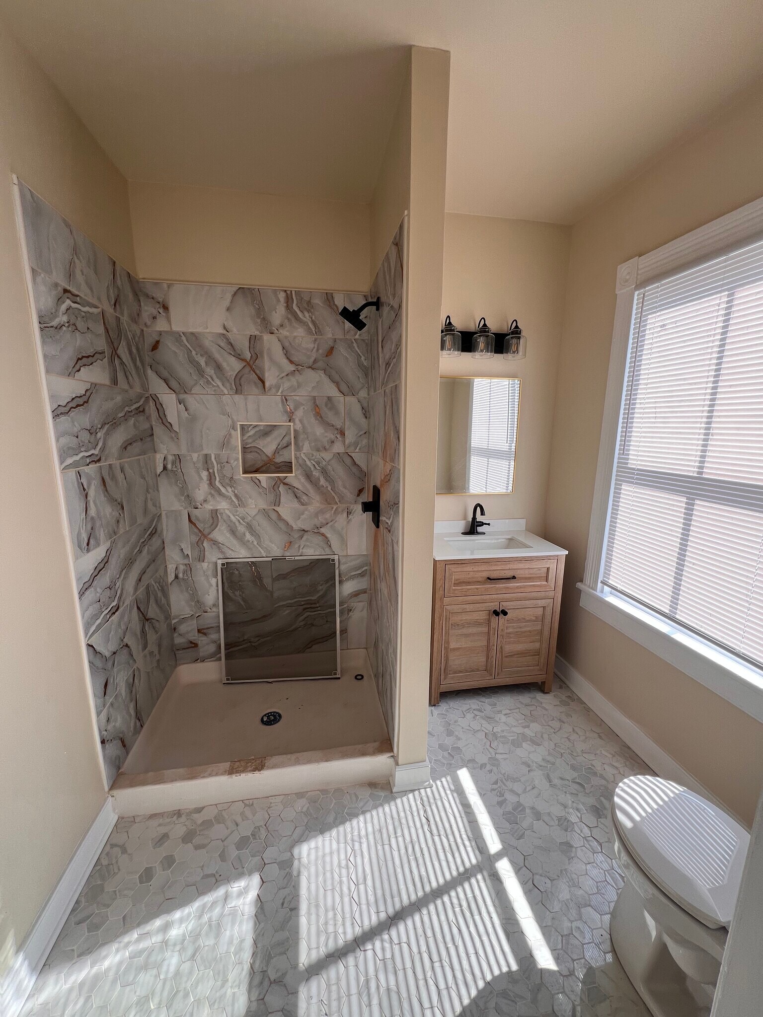 Building Photo - 1005 W High St