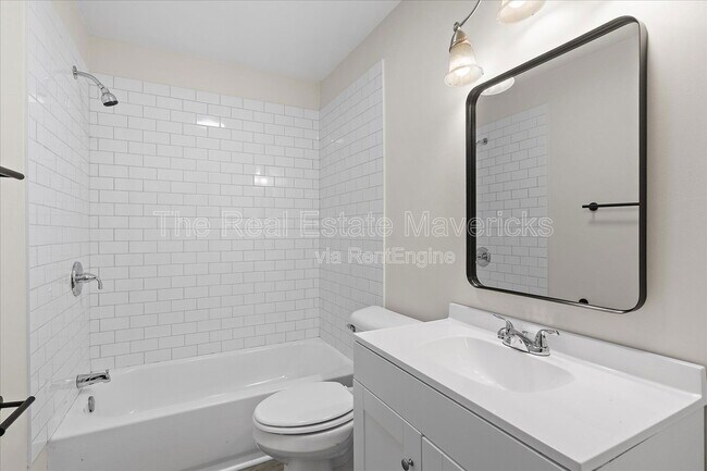 Building Photo - 1820 Tunnel Blvd