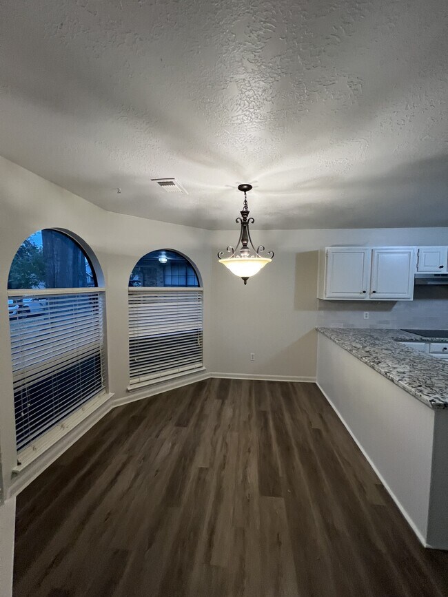 Building Photo - 1635 Ainsdale Dr