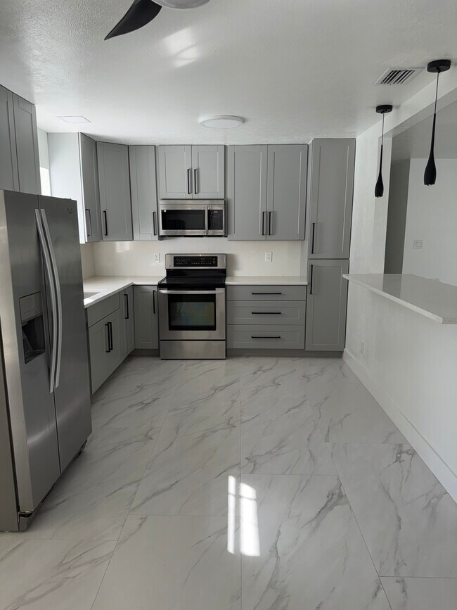 Building Photo - 1184 Milano Dr