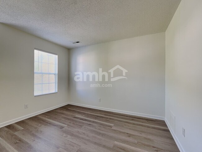 Building Photo - 532 Osborne Rd