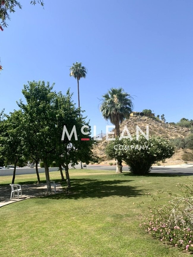 Building Photo - Two Bedroom Condo