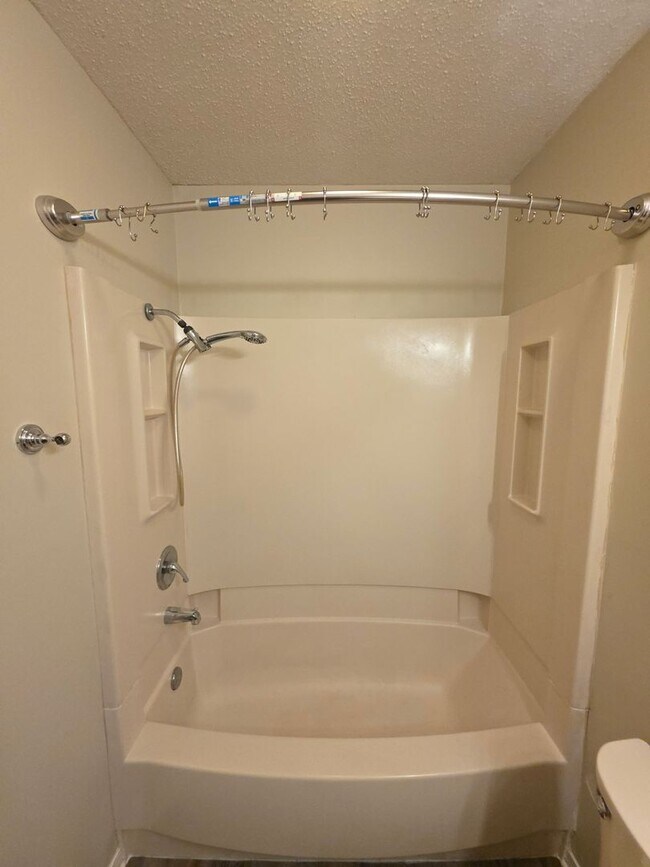 Building Photo - 408 Austin Cir