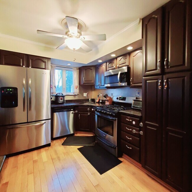 Building Photo - 210 Highmeadow Rd