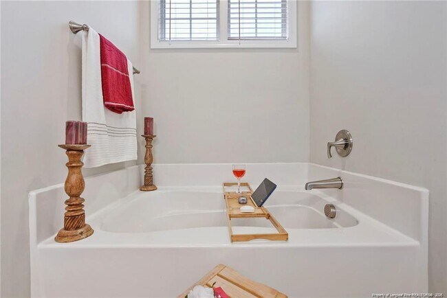 Building Photo - 601 Laurel Lake Rd