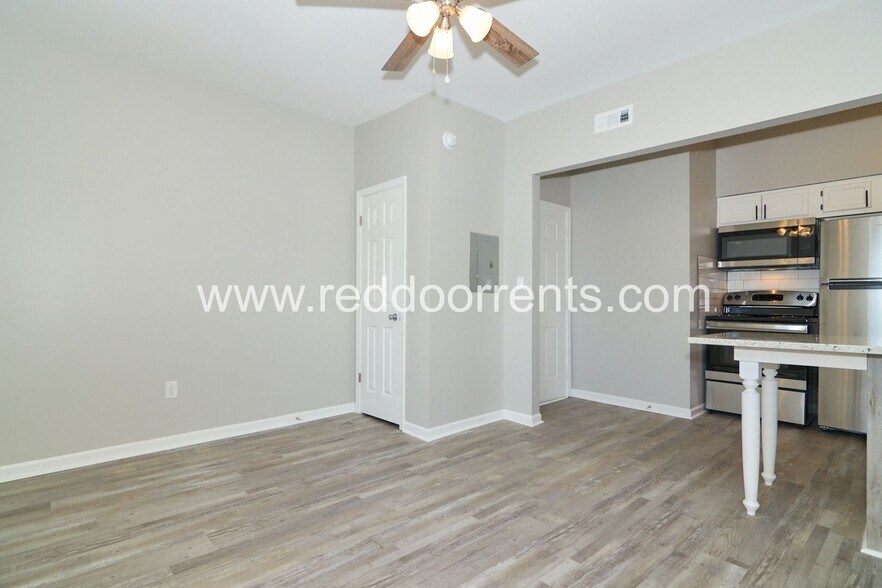 Building Photo - 1337 E Market St