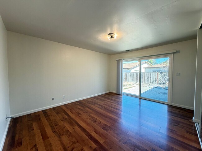 Building Photo - 3555 Magnolia Dr