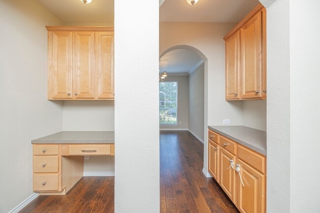 Building Photo - 2404 Heather Glen Dr