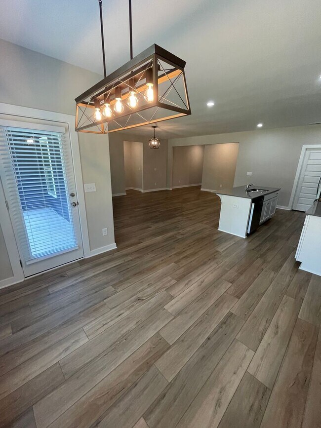 Building Photo - Home for Rent in Jasper, AL!!! Available to View with 48 Hour Notice!!! ***SIGN A 13 MONTH LEASE ...