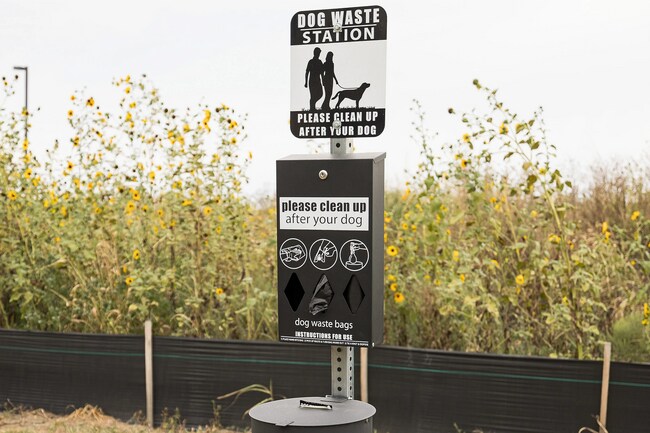 Building Photo - 2023 N Broadmoor Ave