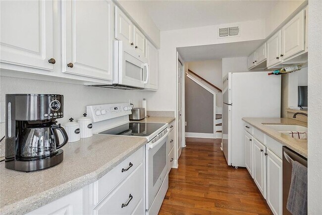 Building Photo - 239 Plimsol Ct