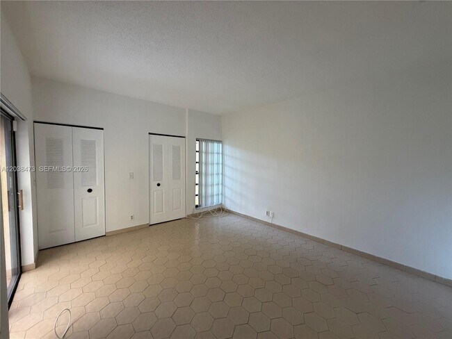 Building Photo - 1540 NW 93rd Ave