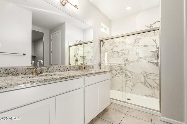 Building Photo - 24590 W Hilton Ave