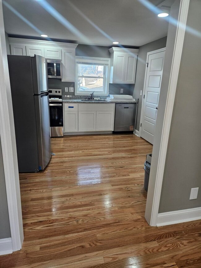 Building Photo - 402 Gunn St