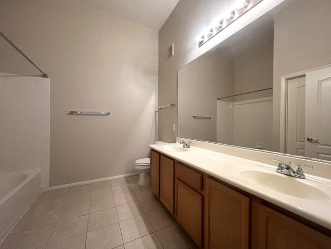 Building Photo - 2 BED / 2 BATH CONDO ON HORIZON RIDGE