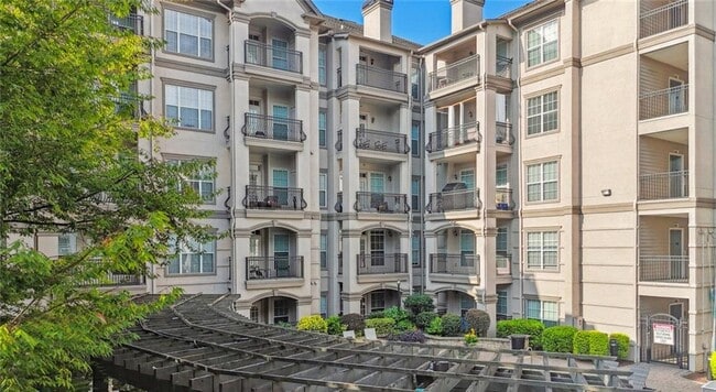 Building Photo - 2910 Clairmont Rd