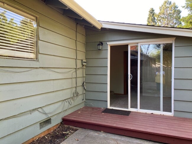 Building Photo - Your Next Chapter Starts Here - Convenient Redding Location!