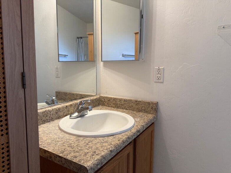 Building Photo - 281 W Paseo Celestial