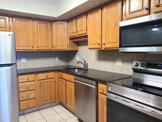 Building Photo - 576 Washington St