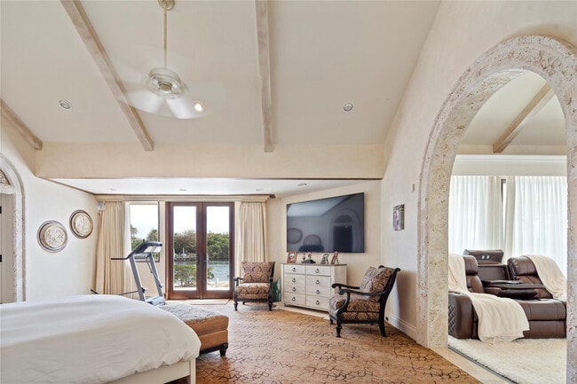 Building Photo - 3100 NE 46th St