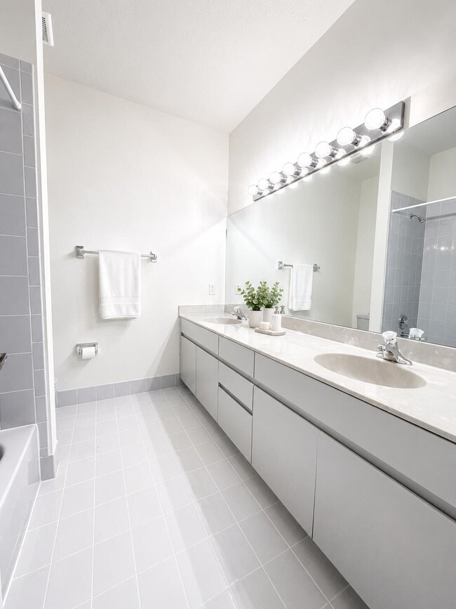 Building Photo - 6560 Villa Sonrisa Dr