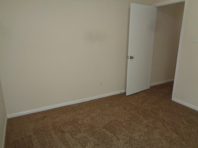 Building Photo - 15627 Kippers Dr