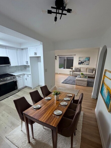 Building Photo - 8402 Larson Ave