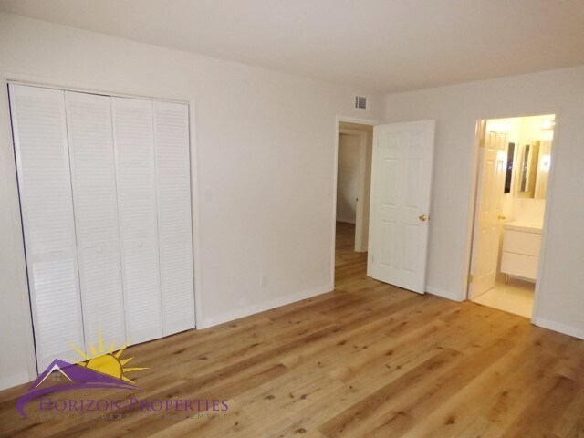 Building Photo - 4000-4002 Earnscliff Ave