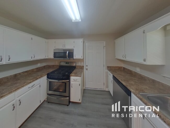 Building Photo - 1526 Amberwood Cir