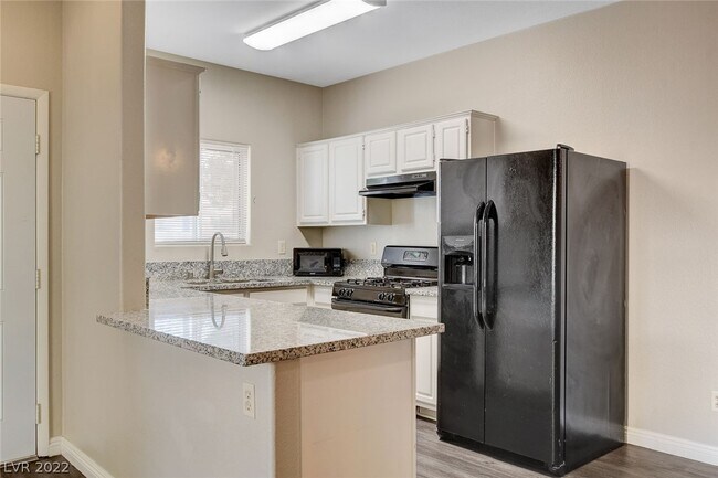 Building Photo - 5650 E Sahara Ave