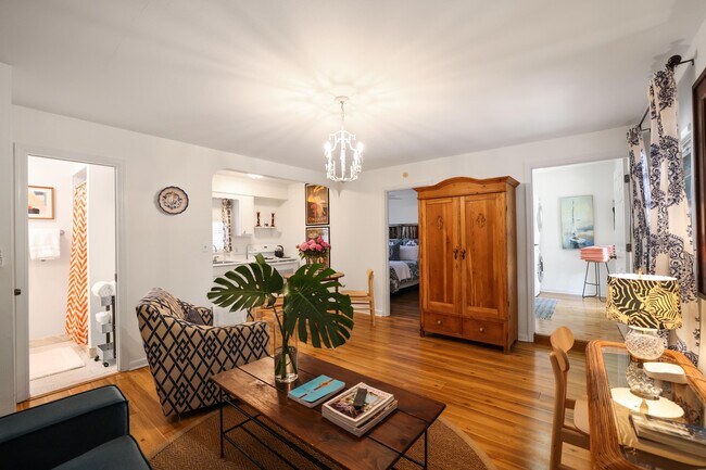 Building Photo - 325 Greymon Dr