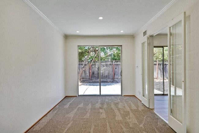 Building Photo - 3 Bedroom Gem near Santana Row.  Convenien...