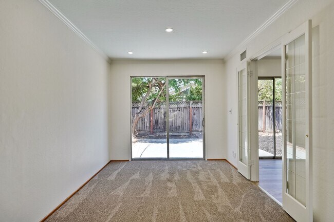 Building Photo - MOVE IN SPECIAL: 3 Bedroom Gem near Santan...