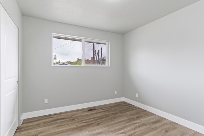 Building Photo - 579 6th St