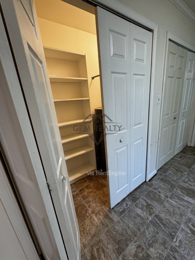 Building Photo - 5088 Blarney St