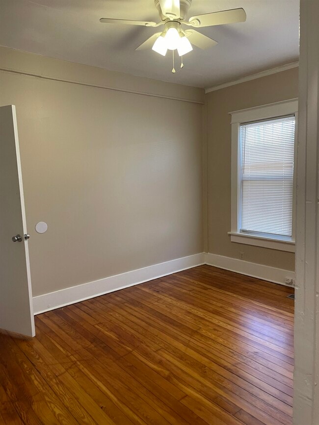 Building Photo - 2526 Yale Ave