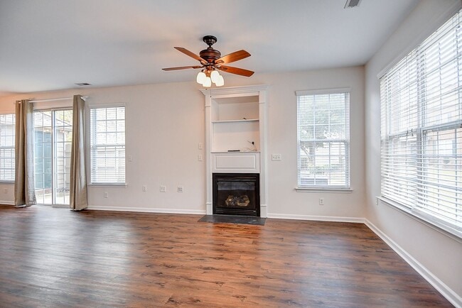 Building Photo - FOR RENT - VIRGINIA BEACH